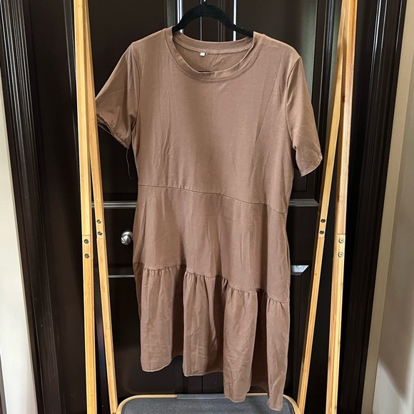 Women’s Dress - Picture 4 of 4